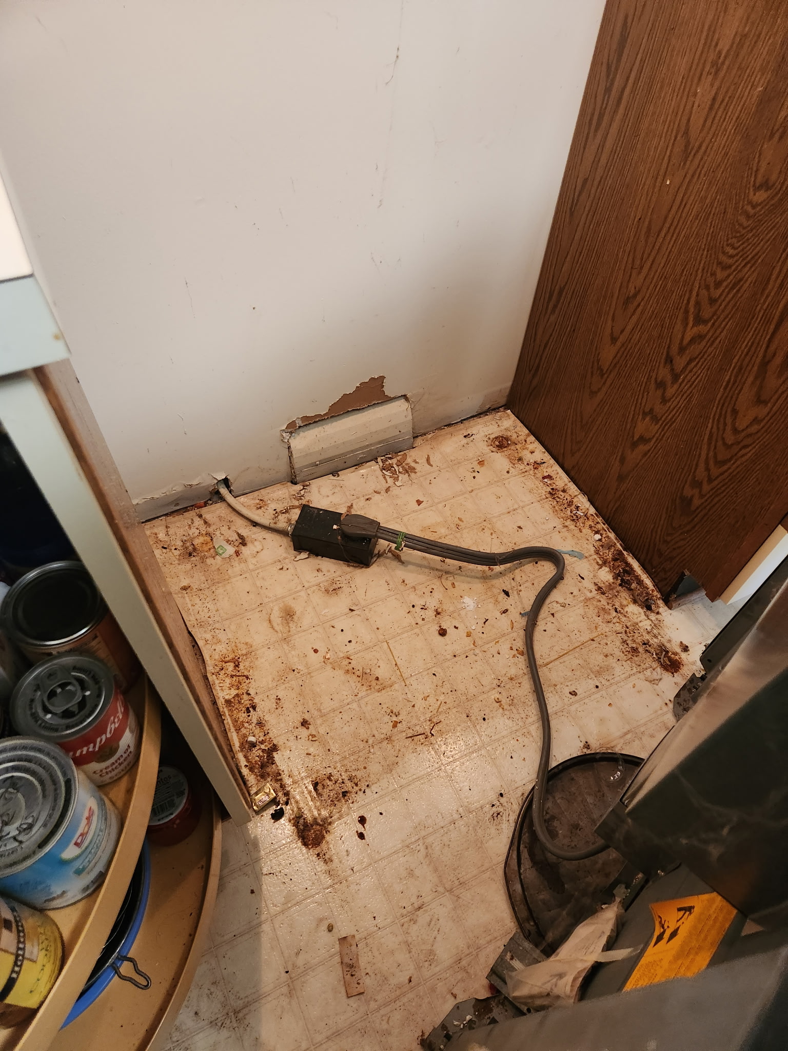 Floor behind stove before focused kitchen cleaning